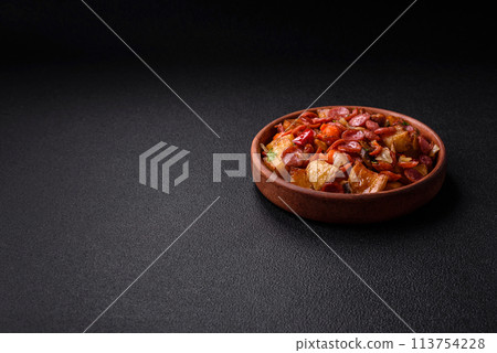 Grilled potatoes cut into slices with hunting sausages with garlic, onion 113754228