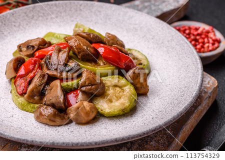 Delicious fresh grilled vegetables zucchini, bell peppers, mushrooms and onions Delicious fresh grilled vegetables zucchini, bell peppers, mushrooms and onions 113754329