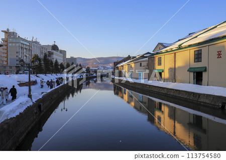 冬天的小樽運河，黃昏即將來臨 113754580