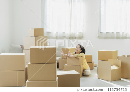 Moving image: A young woman surrounded by cardboard boxes 113754713