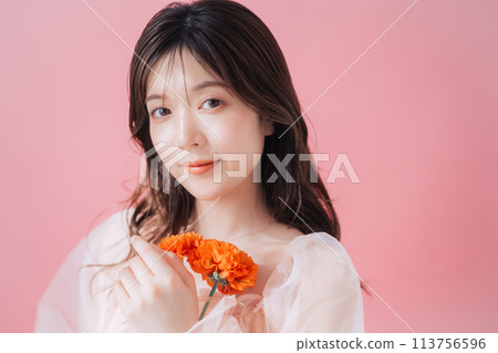 Beauty image of young woman and flowers 113756596