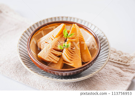 Simmered bamboo shoots (tip) 113756953