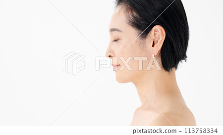 Beauty image of middle-aged women 113758334