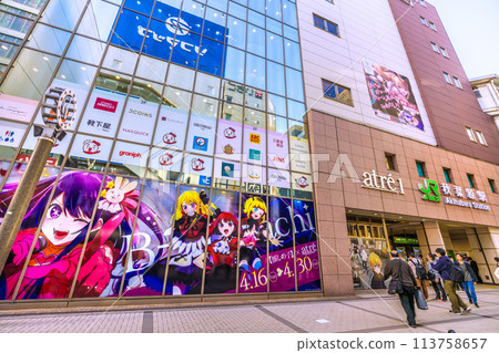 日本東京的城市景觀,俯瞰秋葉原和其他擠滿外國遊客的地區。與冠狀病毒爆發前相同的場景... = 19日 日本東京的城市景觀,俯瞰秋葉原和其他擠滿外國遊客的地區。與冠狀病毒爆發前相同的場景... = 19日 113758657