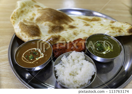 A delicious curry plate 113763174