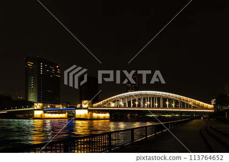 Tokyo night view: Illuminated Kachidoki Bridge 113764652