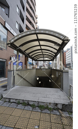 Also serves as the C1 entrance/exit for the Asakusabashi intersection crossing underground walkway and the JR Bakurocho Station entrance/exit Also serves as the C1 entrance/exit for the Asakusabashi intersection crossing underground walkway and the JR Bakurocho Station entrance/exit 113765239