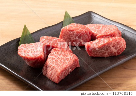 Cubed Japanese Black Beef (Thigh and Shoulder) from Kagoshima Prefecture 113768115