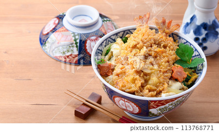 Shrimp tempura bowl (shrimp tempura bowl with egg) Shrimp tempura bowl (shrimp tempura bowl with egg) 113768771