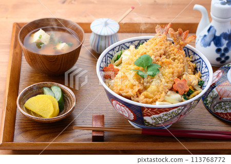 蝦天婦羅蓋飯(蝦天婦羅蓋飯加蛋) 蝦天婦羅蓋飯(蝦天婦羅蓋飯加蛋) 113768772