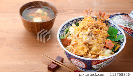 Shrimp tempura bowl (shrimp tempura bowl with egg) Shrimp tempura bowl (shrimp tempura bowl with egg) 113768806