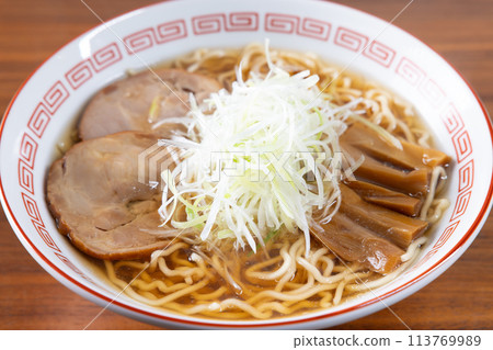 Delicious soy sauce and green onion ramen Delicious soy sauce and green onion ramen 113769989