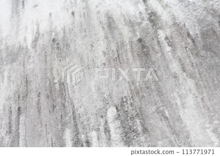 老橋柱表面的污垢 113771971