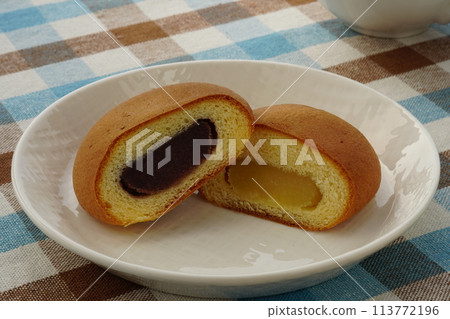 A plump, happy smile 113772196