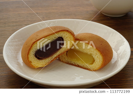 A plump, happy smile 113772199