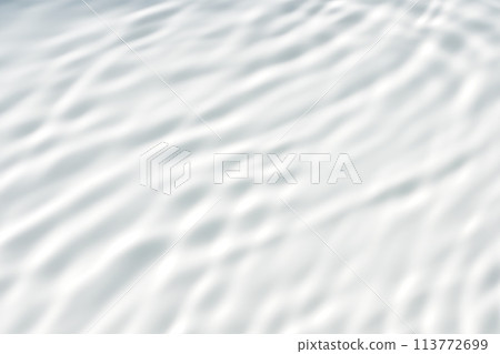 A gentle water surface 113772699
