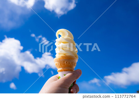 [Food ingredients] Rich soft-serve ice cream from the plateau and blue sky [Yamanashi Prefecture] 113772764