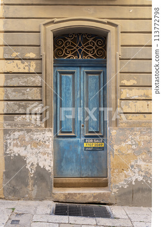 typical entrance doors of houses in Valletta, Malta 113772798