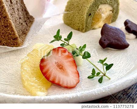 dessert dessert 113773278
