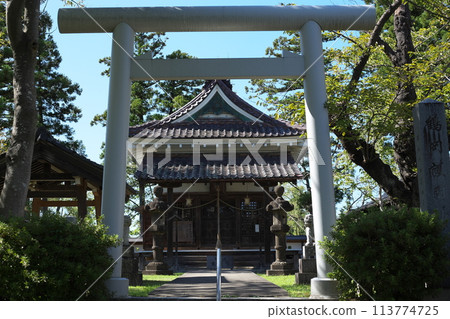 Tsuruoka Gokoku Shrine 113774725