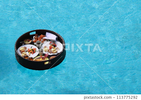 石垣島全日空洲際度假酒店的漂浮早餐 113775292