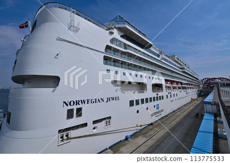 Luxury cruise ship Norwegian Jewel anchored at Kobe Port Luxury cruise ship Norwegian Jewel anchored at Kobe Port 113775533