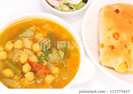 尼泊爾風格豆咖哩湯咖哩明亮的背景 113775647