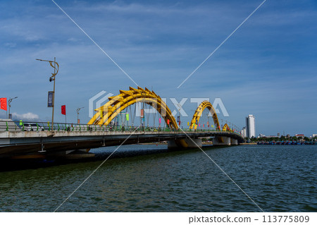白天在越南峴港的龍橋 白天在越南峴港的龍橋 113775809
