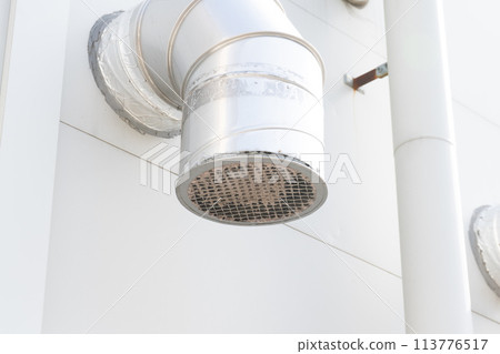 Air vents and duct exhaust ports are clogged or clogged with dust 113776517