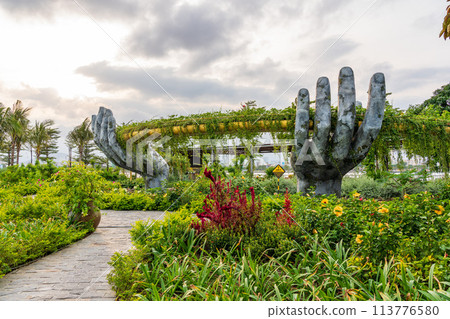 峴港花路上的微型金橋 113776580