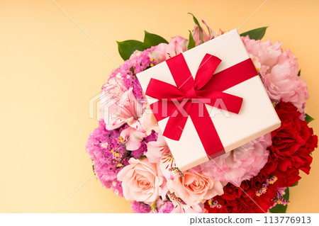 Flowers, carnations, Mother's Day, gifts. 113776913