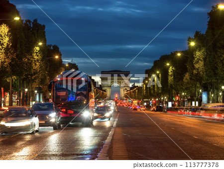 Traffic flow in Paris 113777378