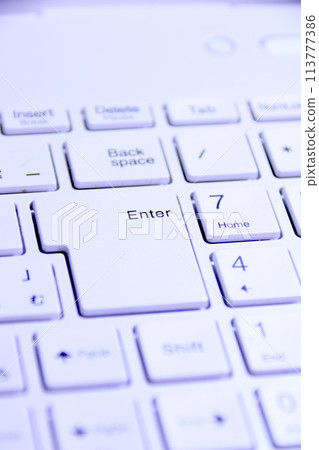 Simple keyboard 113777386