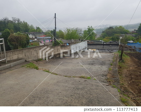 the road to the city 113777413