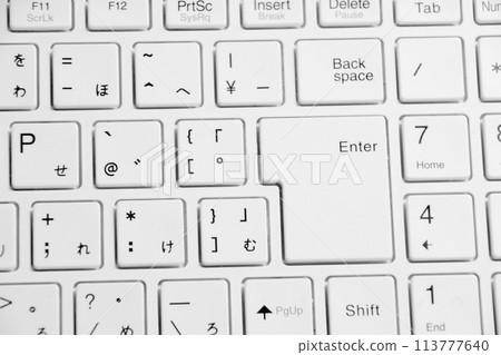 Simple keyboard (monochrome) 113777640