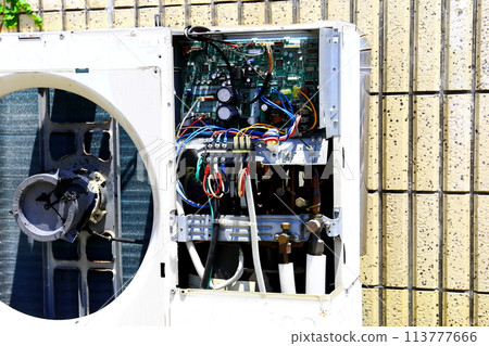 Repairing the circuit board of an old air conditioner outdoor unit 113777666
