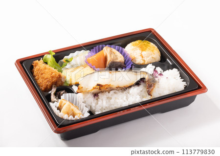 Grilled cod marinated in saikyo miso and makunouchi bento 113779830