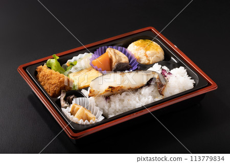 Grilled cod marinated in saikyo miso and makunouchi bento 113779834