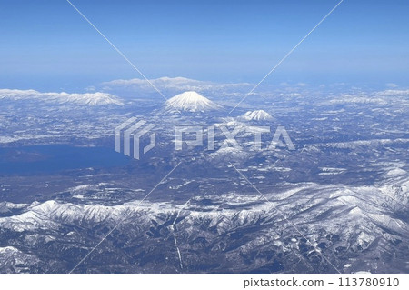 Mount Yotei as seen from an airplane 113780910