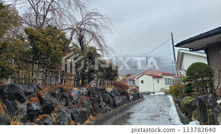 鄉村街道雨 113782640