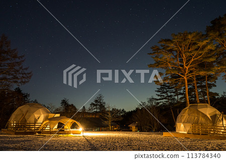 從豪華露營地看到的冬季星空 從豪華露營地看到的冬季星空 113784340