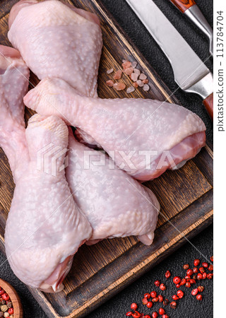 Fresh raw chicken legs with salt and spices 113784704