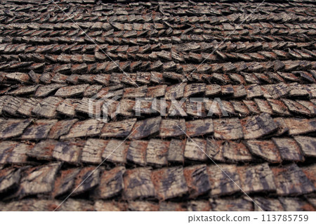 Old wooden shingle roof. 113785759
