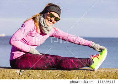 Woman fitness sport girl training outdoor in cold weather 113786541