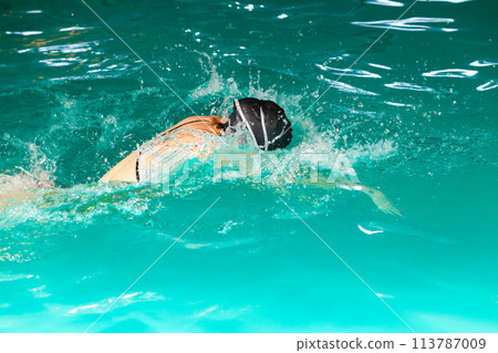 Swimming woman in pool. 113787009