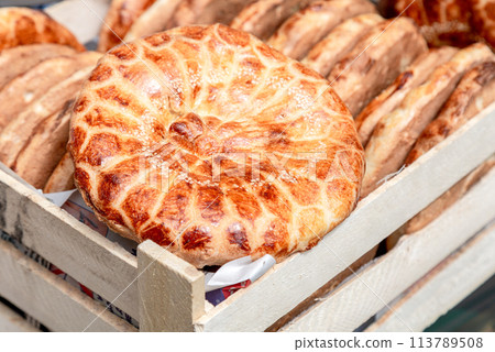 Traditional appetizing uzbek flatbreads from the tandyr Traditional appetizing uzbek flatbreads from the tandyr 113789508