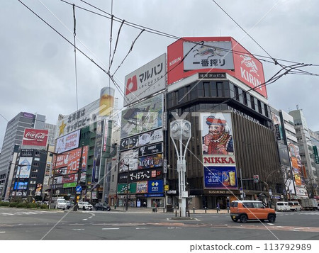 札幌市薄野四丁目十字路口 113792989