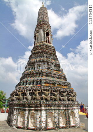 鄭王廟(Pran),又稱黎明寺,位於泰國首都曼谷湄南河畔。 鄭王廟(Pran),又稱黎明寺,位於泰國首都曼谷湄南河畔。 113794513
