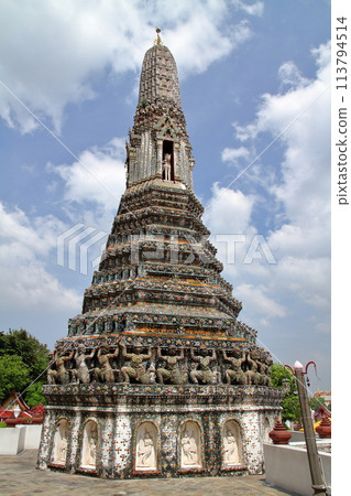 鄭王廟(Pran),又稱黎明寺,位於泰國首都曼谷湄南河畔。 鄭王廟(Pran),又稱黎明寺,位於泰國首都曼谷湄南河畔。 113794514