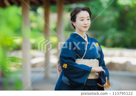 穿著和服來訪的女人 穿著和服來訪的女人 113795122